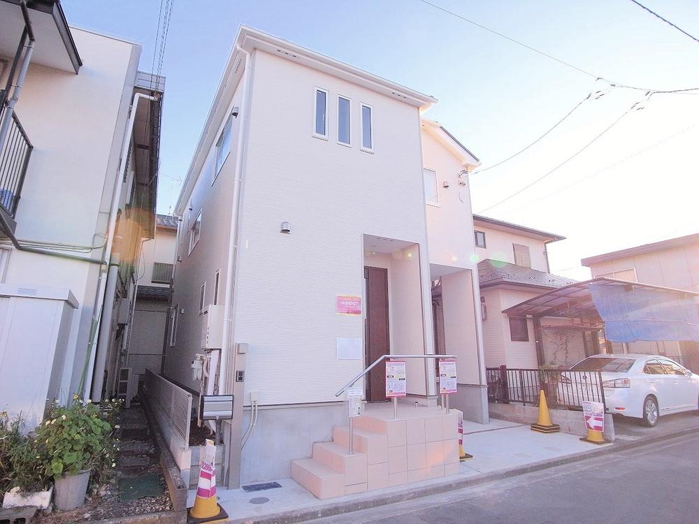 Local appearance photo. Stylish and modern appearance! The building, which was exhausted thought the color coordination! Please come home I will be fun! Local (12 May 2013) Shooting