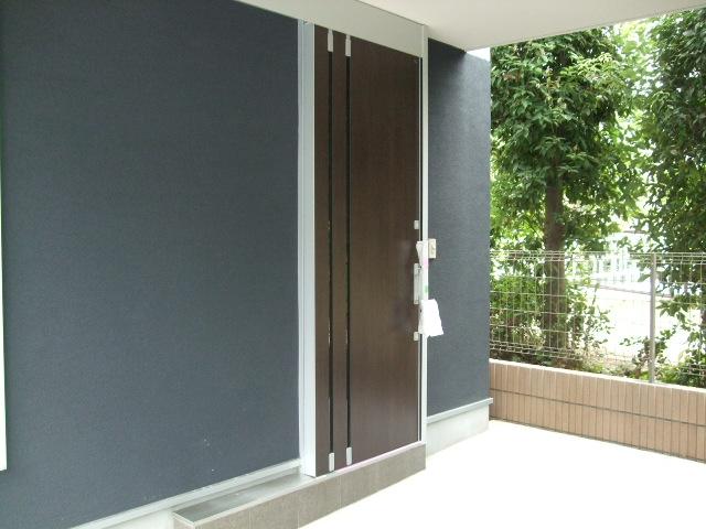 Entrance. Local (September 2013) Shooting