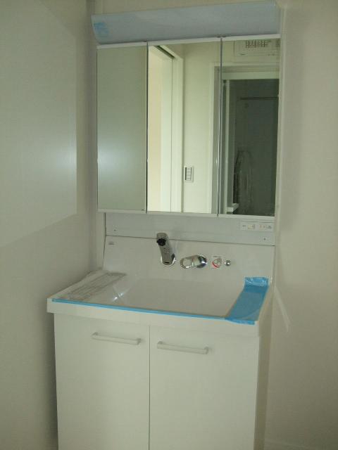 Wash basin, toilet. Indoor (September 2013) Shooting