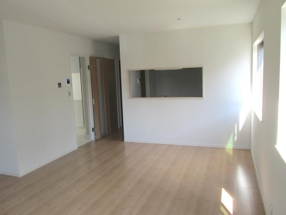 Living. Spacious space of floor heating with a living is about 18 Pledge (local photo)