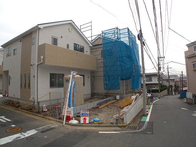 Local photos, including front road. Local (11 May 2013) Shooting