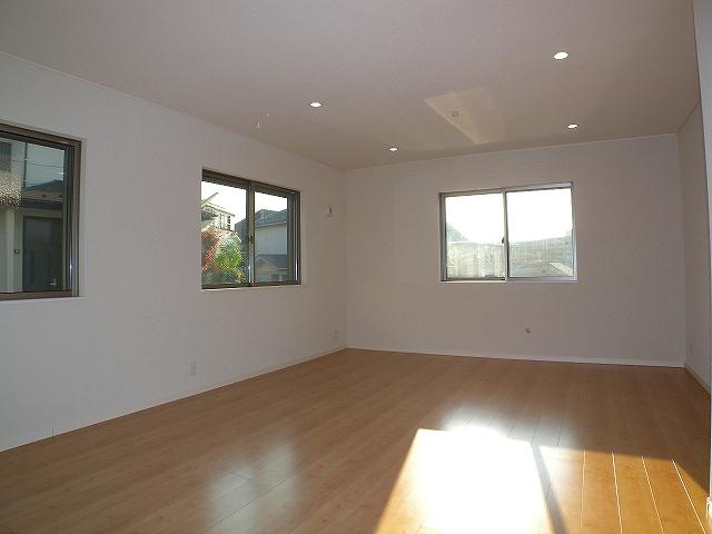 Living. Local (12 May 2013) Shooting