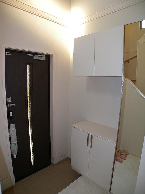 Entrance. Local (12 May 2013) Shooting