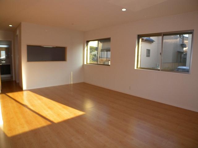 Living. Local (12 May 2013) Shooting