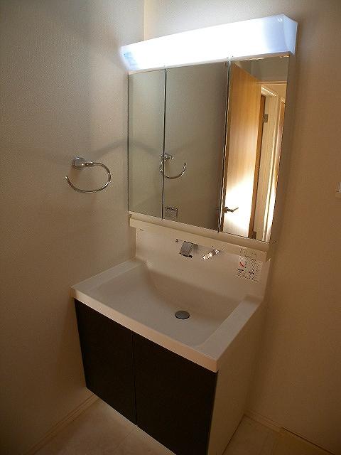 Wash basin, toilet. Local (12 May 2013) Shooting