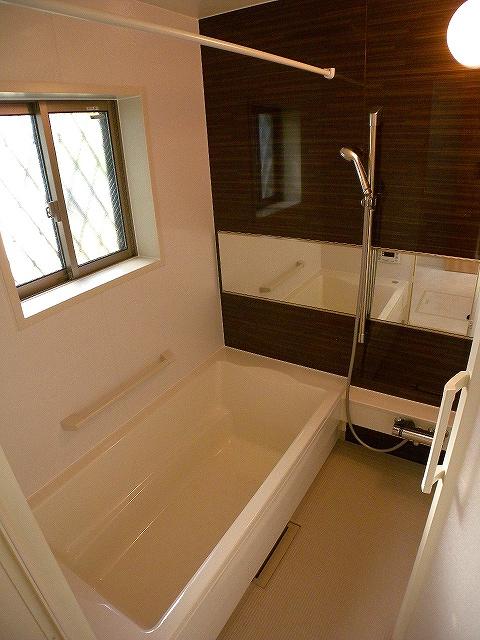 Bathroom. Local (12 May 2013) Shooting