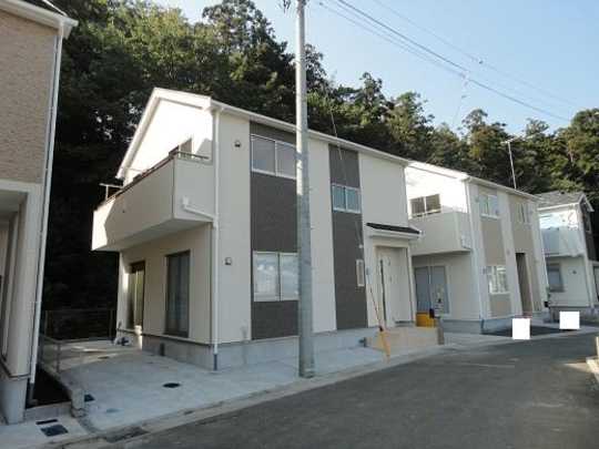 Local appearance photo.  ■ Building appearance