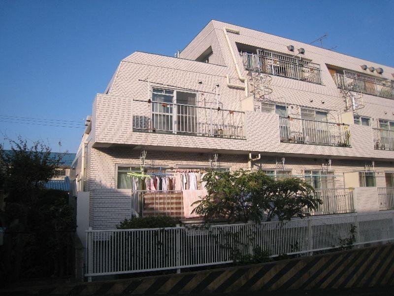 Local appearance photo. Southeast corner room