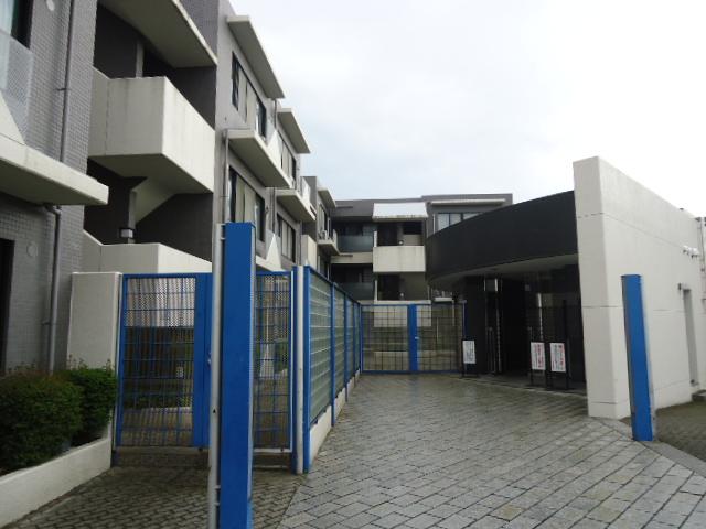 Entrance. Common areas