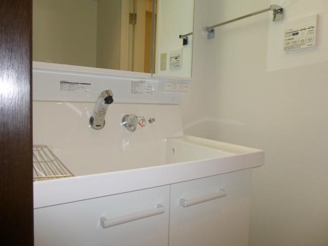 Wash basin, toilet
