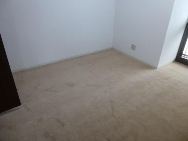 Non-living room. 5.5 Pledge Western-style