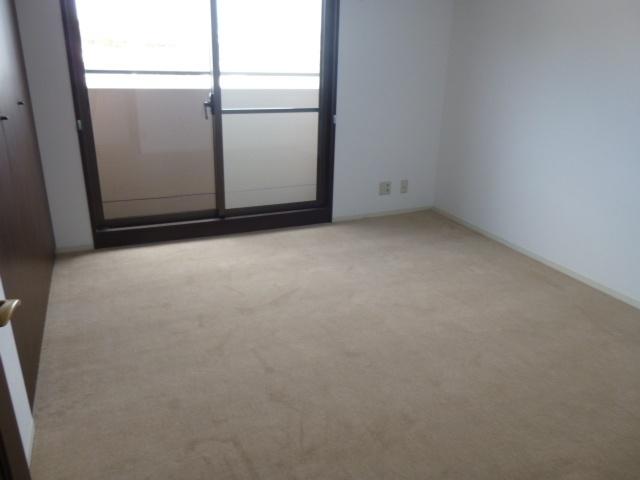 Non-living room. 7.0 Pledge Western-style