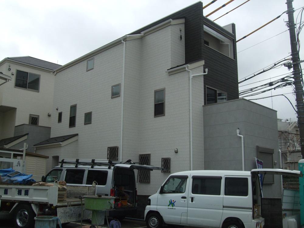 Local appearance photo. Local (10 May 2013) Shooting A Building enters the sunlight from three directions, Ventilation is good per yang!