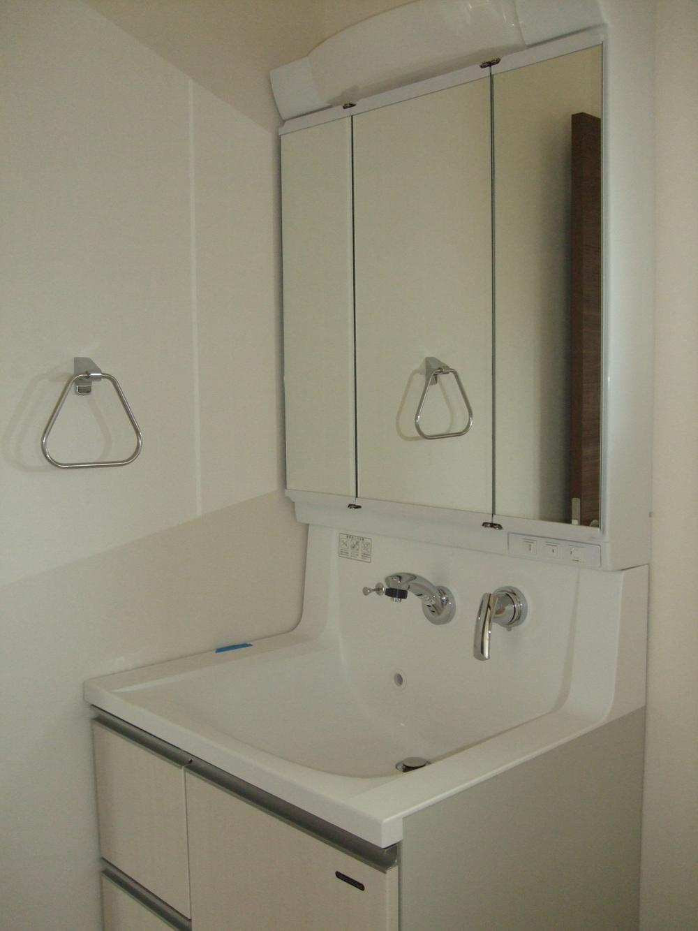 Wash basin, toilet. Indoor (10 May 2013) Shooting