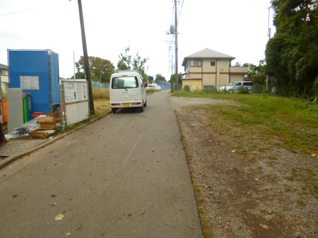 Local photos, including front road. Local (10 May 2013) Shooting