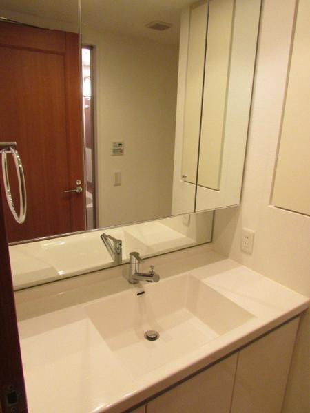Wash basin, toilet