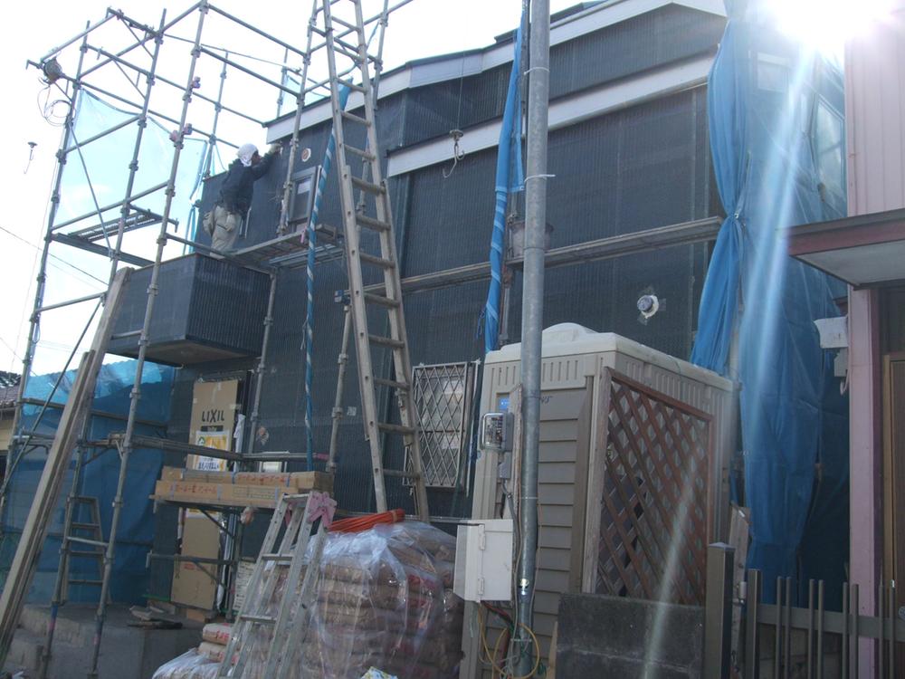 Local appearance photo. Exposure to the sun ・ Ventilation good, Living environment is good for a quiet residential area. With under-floor heating system in the living. Spacious garden with. Mitsuba housing Totsuka ・ Izumi-ku house looking for specialty stores. Other it is also listing a large number available. Please feel free to contact us!