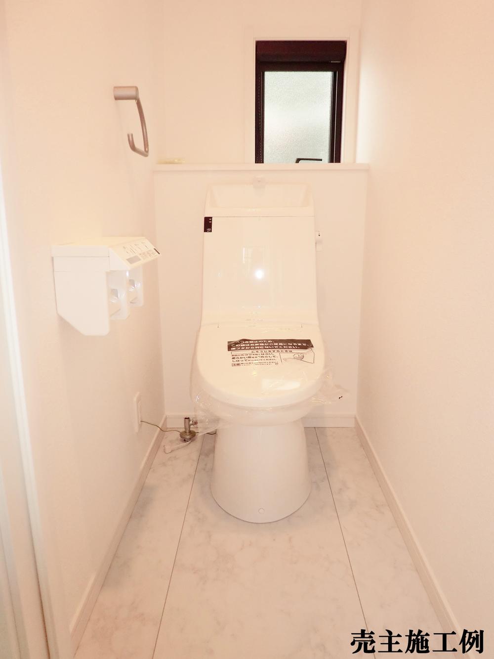 Toilet. Easy to clean strongly to the dirt in the hyper Kira Mick! Super water-saving eco-toilet with warm water toilet seat that can be water-saving is also about 13,800 yen per year compared to conventional products
