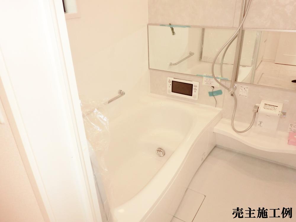 Bathroom. 5 hours after shortening water heater the reheating of the time in the warm tub only 2 ℃ not drop of hot water also can enjoy a comfortable bath time Put the hot water in the bathtub, even when you come home late because No. 24 eco Jaws! 