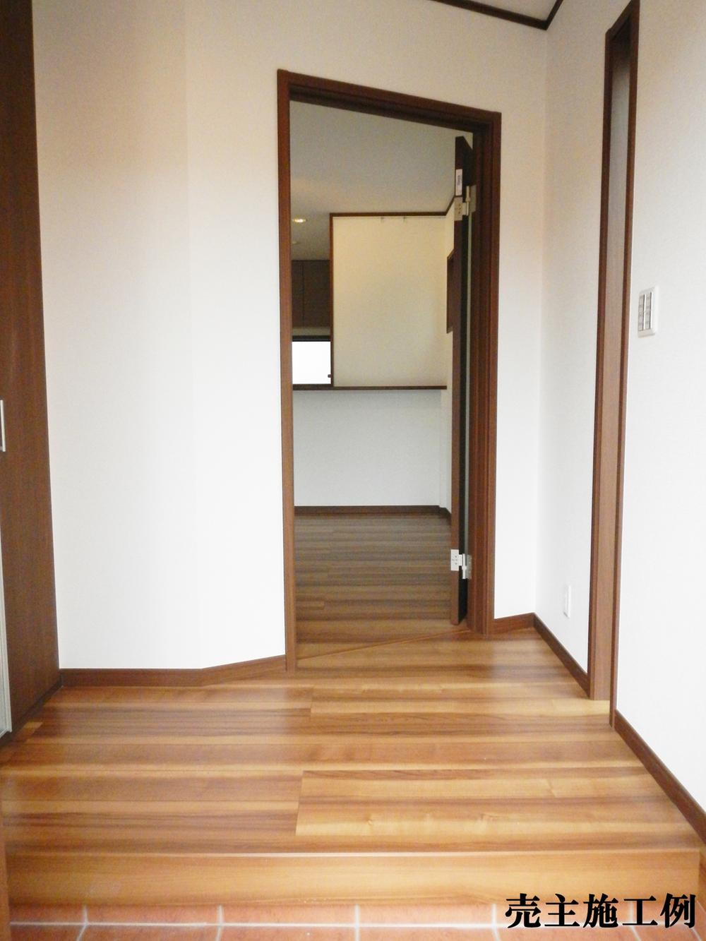 Construction ・ Construction method ・ specification. There is no step between the room and the room, Barrier-free interior structure that handrail also attached to the stairs. 