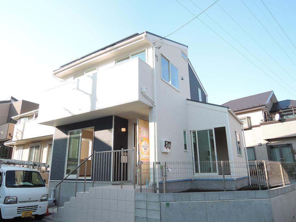 Local appearance photo. A Building