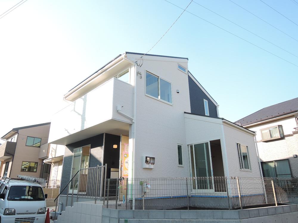 Local appearance photo. A Building