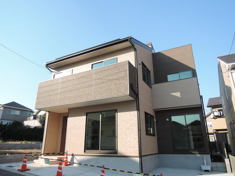 Local appearance photo. B Building