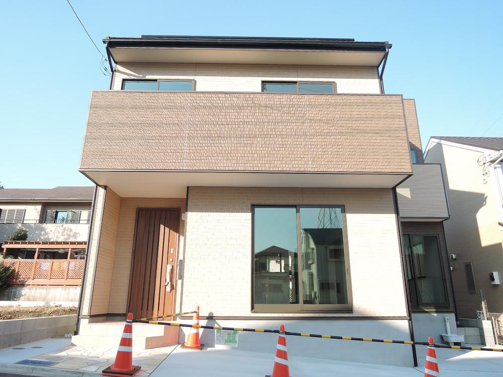 Local appearance photo. B Building