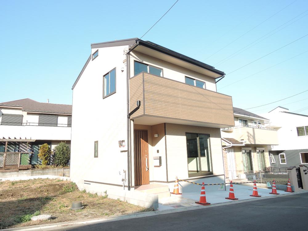 Local appearance photo. B Building