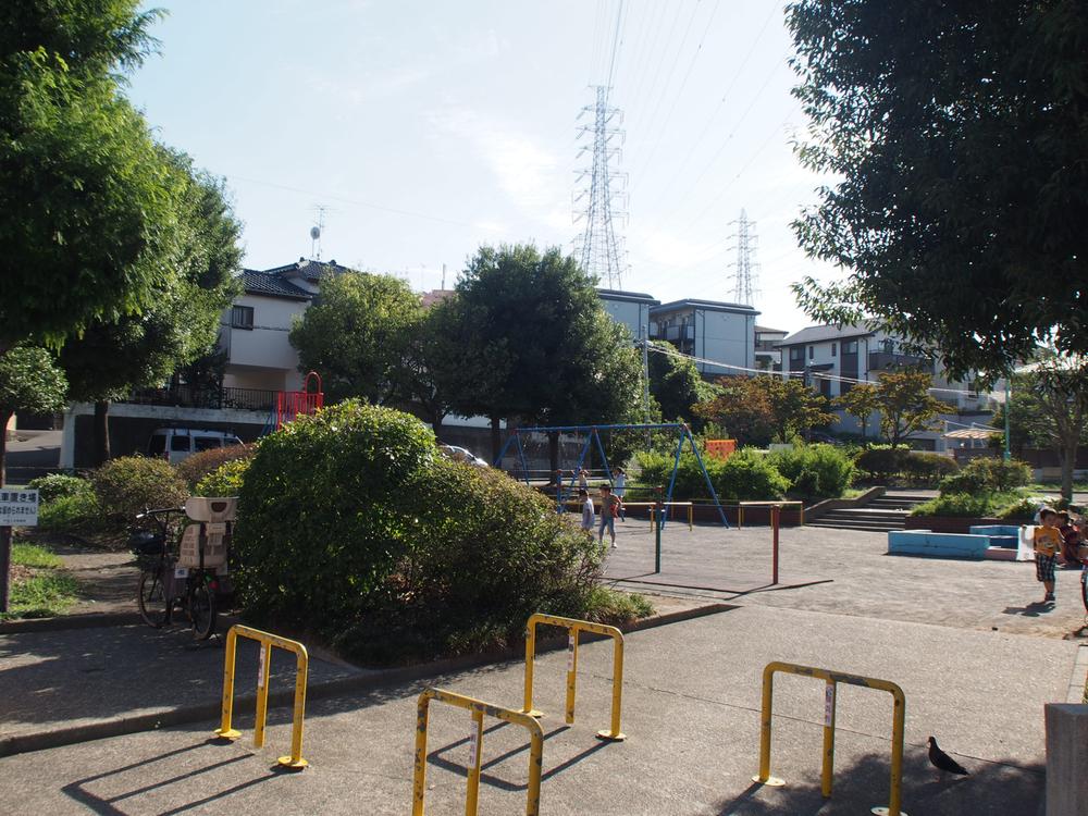 park. A 300m slide and swing until Nizawa pond park is a lush green park. Crowded every day with a small child who. 