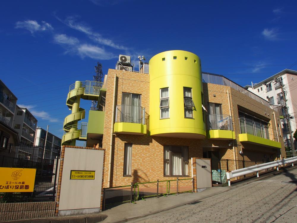 kindergarten ・ Nursery. Do the 680m planned childcare until lark nursery school, And an emphasis on individual activities, You can freely growth. 