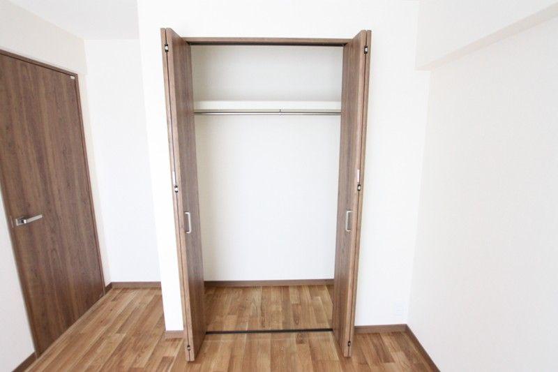 Receipt. Storage capacity with plenty of closet