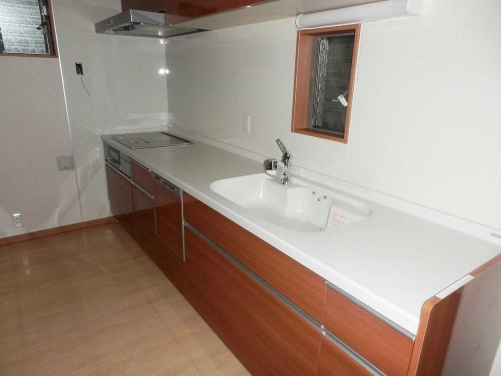 Kitchen. System kitchen with a clean easy dishwasher in IH cooking heater excellent usability! Also attractive marked with cupboard!