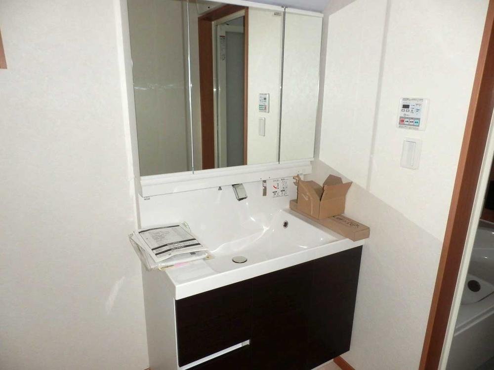 Wash basin, toilet. Indoor (11 May 2013) Shooting