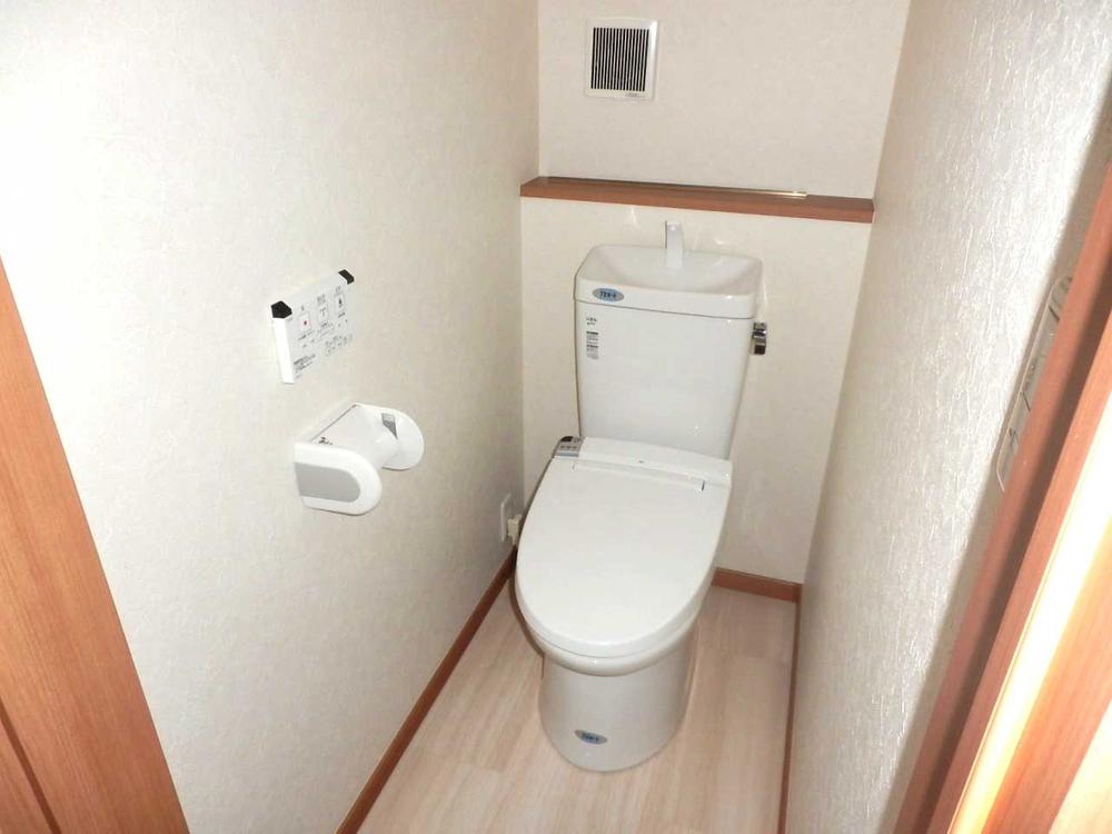 Toilet. Indoor (11 May 2013) Shooting