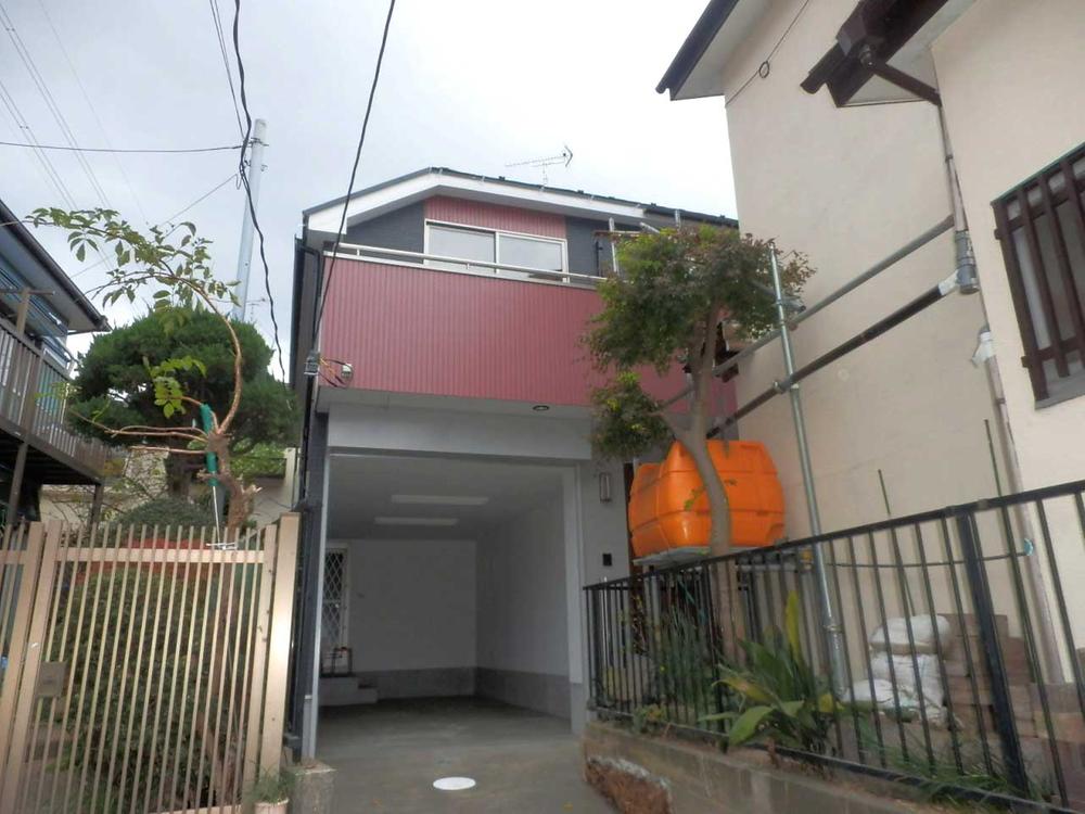 Local photos, including front road. Local (11 May 2013) Shooting