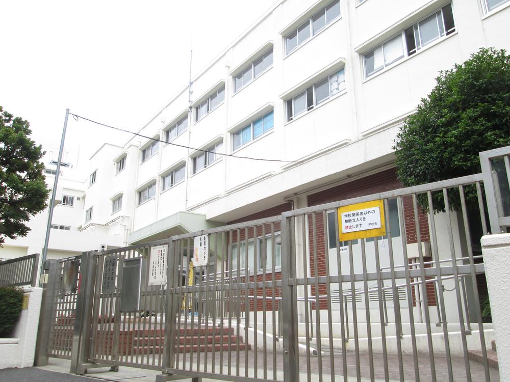 Other. 1-minute walk from the Kawakami elementary school (80m)