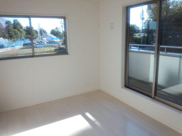 Non-living room. 2 Kaikyoshitsu Two-sided lighting