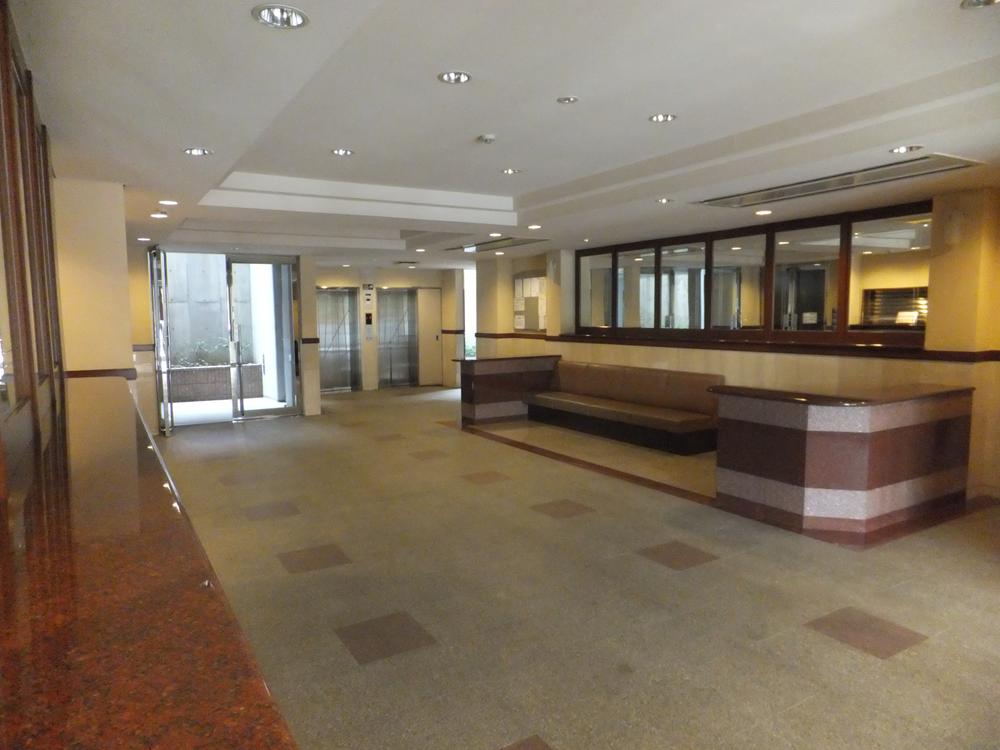 Entrance. Common areas