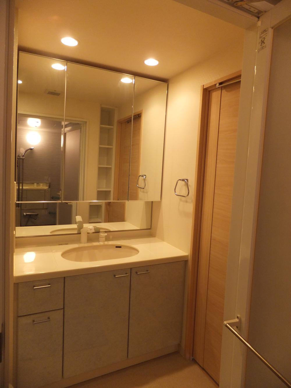 Wash basin, toilet. Detergent to wash room, There is a convenient linen cabinet or linen shelf to accommodate the towel, etc..