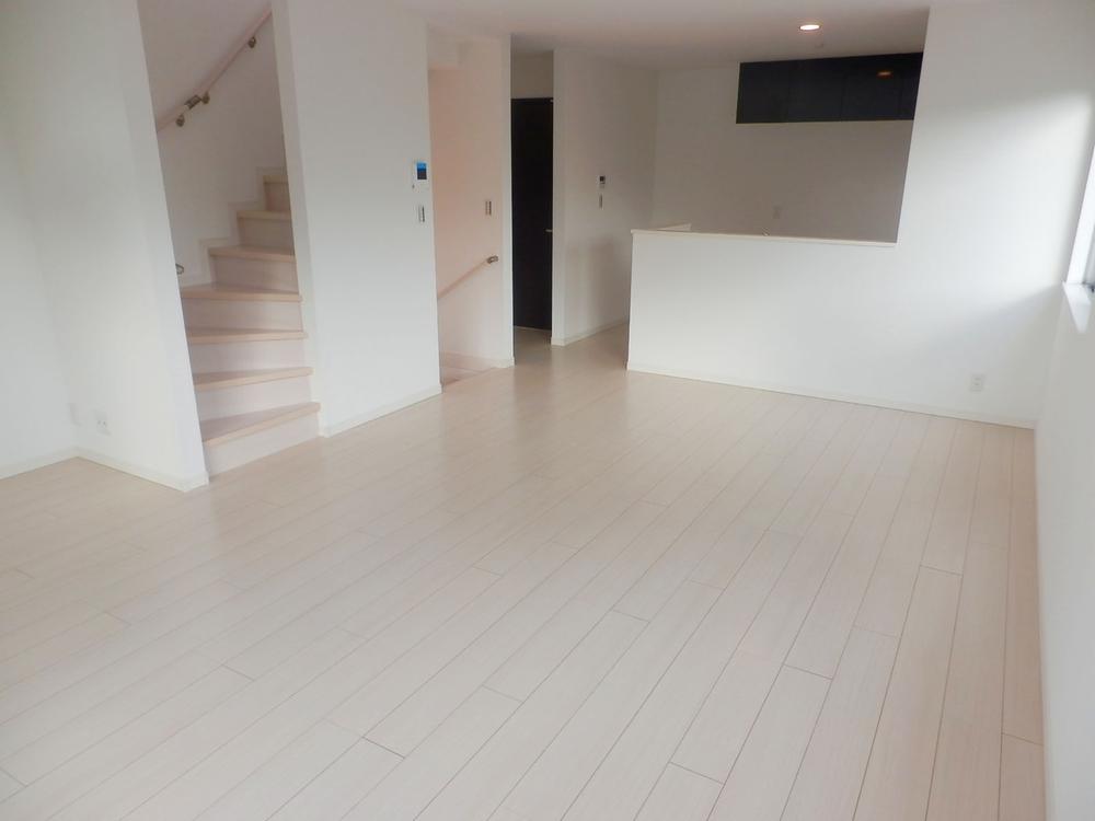 Same specifications photos (living). It is a living photograph of the company's specification example.