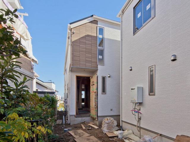 Local appearance photo. Local appearance is a picture. remaining, Only 1 Building. Car space two Allowed!