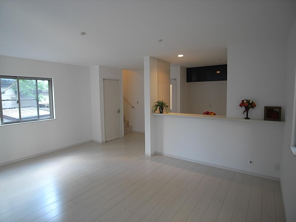 Living. Spacious and airy living. Indoor (September 2013) Shooting