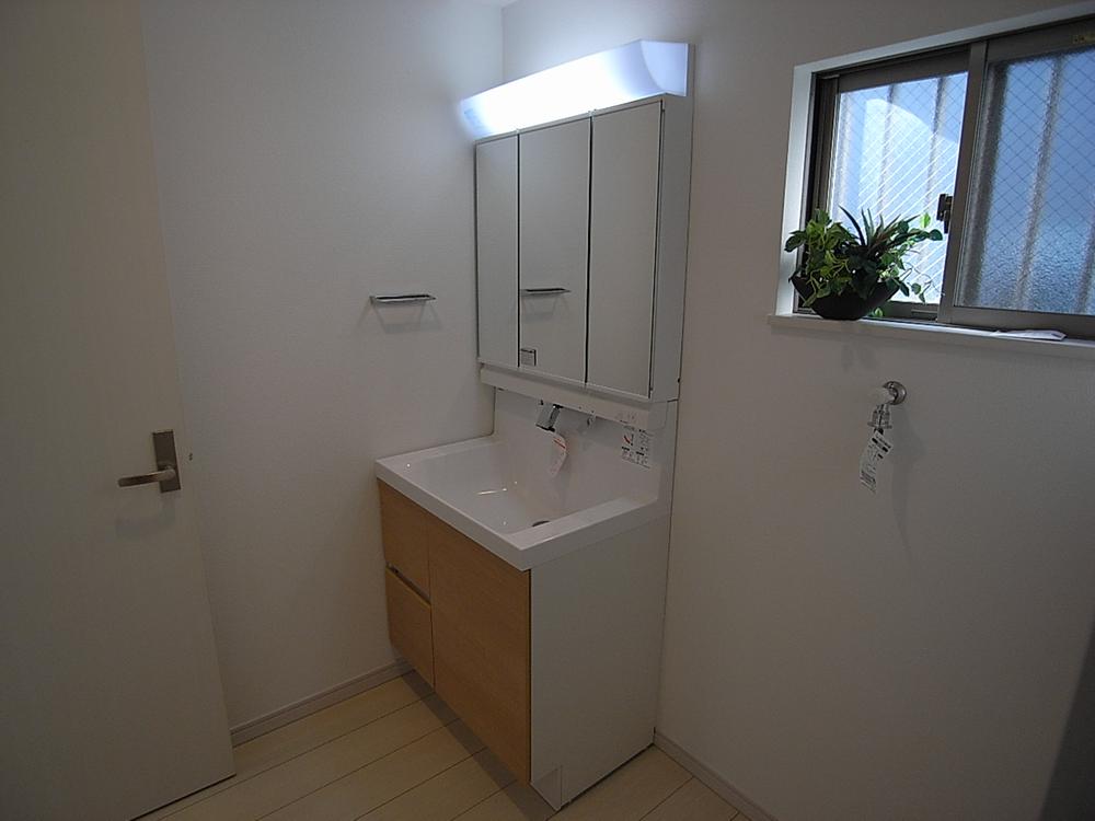 Wash basin, toilet. Indoor (September 2013) Shooting