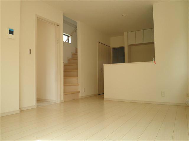 Living. LDK of face-to-face with a kitchen