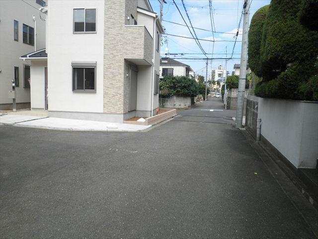 Local photos, including front road. Frontal road