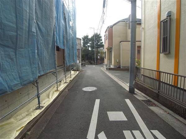 Local photos, including front road. Front road 2013 / 12 shooting