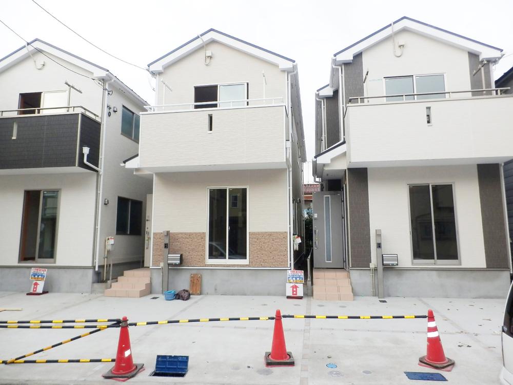 Local appearance photo. Spacious in the front road 6m or more! Parking also Easy! Day per facing south is good (12 May 2013) Shooting