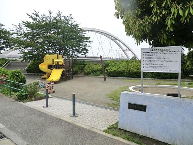 park. 400m to market downtown park