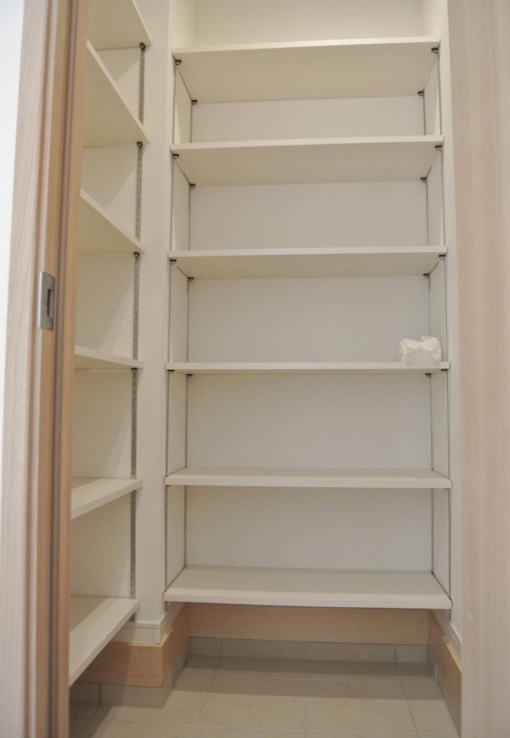 Receipt. Storage Tapppuri shoes In closet